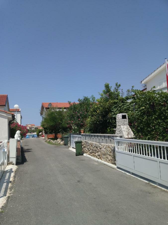 Ulica Zitna Xxvii Br.12 Apartman Ljevar Appartement Vir Buitenkant foto